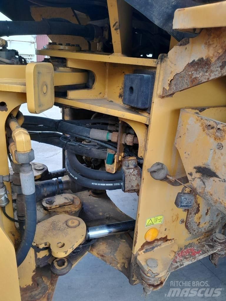 CAT 938 M Kolesové nakladače