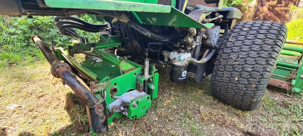 John Deere 2653 B Kosačky fervejí