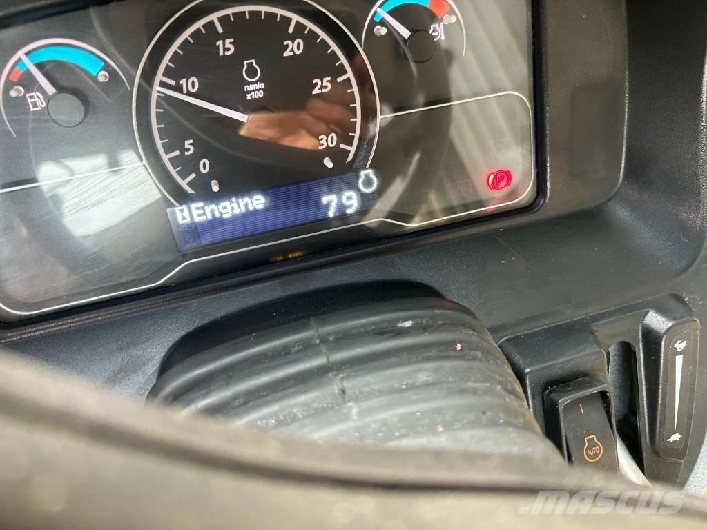 John Deere 2038R Kompaktné traktory