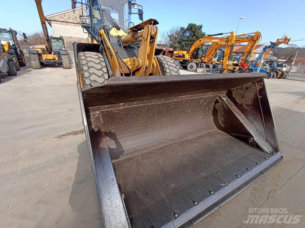 Komatsu WA270-7 Kolesové nakladače