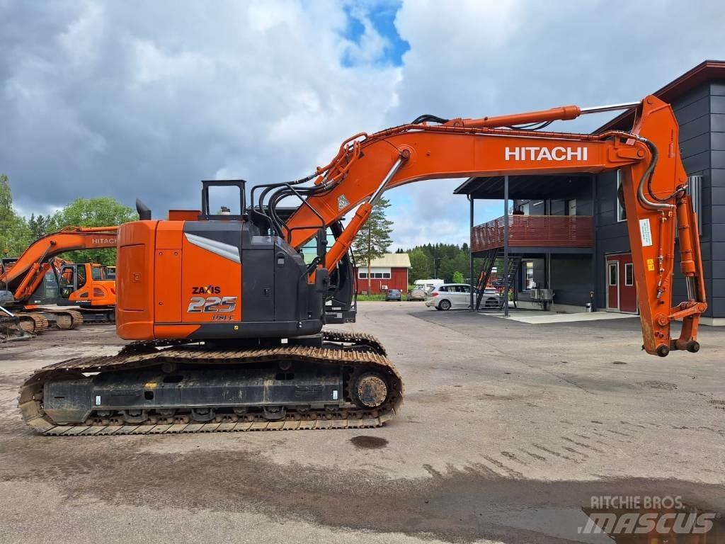 Hitachi ZX225USLC-7 Pásové rýpadlá