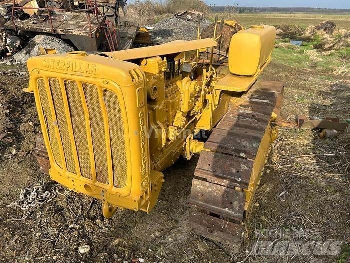 CAT D2 - Pásové dozéry