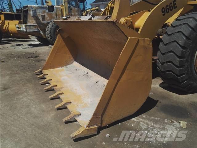 CAT 966 E Kolesové nakladače