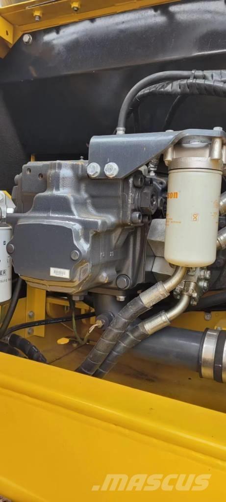 Komatsu 210LC-8 Pásové rýpadlá