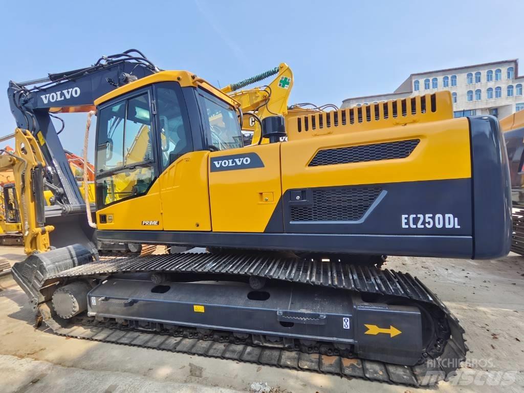 Volvo EC 250 D L Pásové rýpadlá