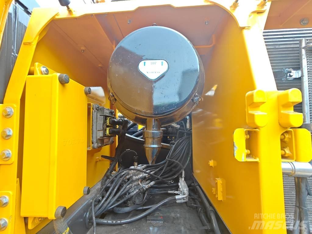 Volvo EC 250 D L Pásové rýpadlá