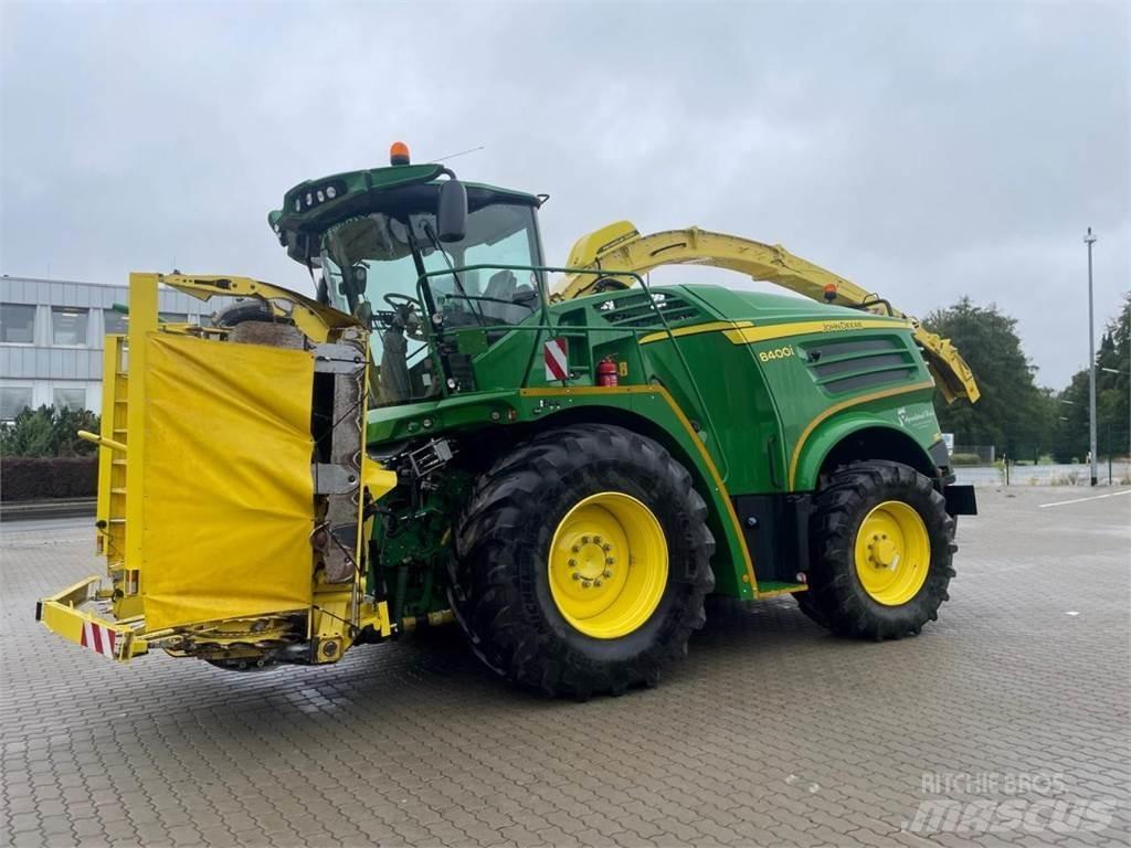 John Deere 8400 i Samochodné kosačky