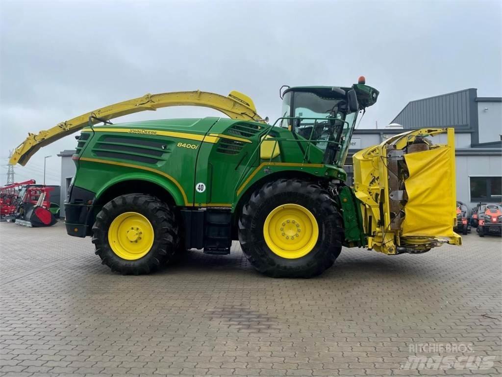 John Deere 8400 i Samochodné kosačky
