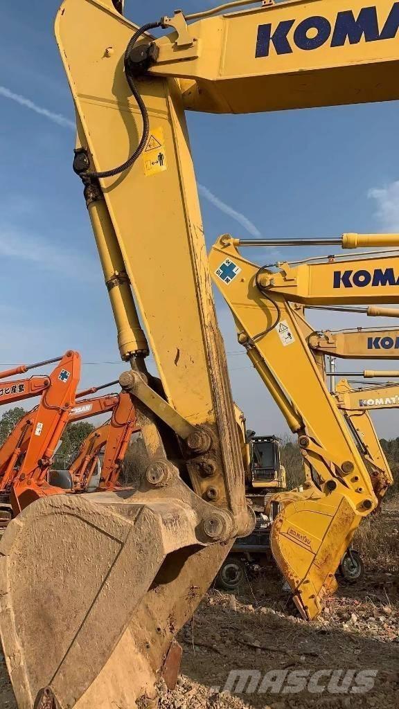 Komatsu PC 220-8 Pásové rýpadlá