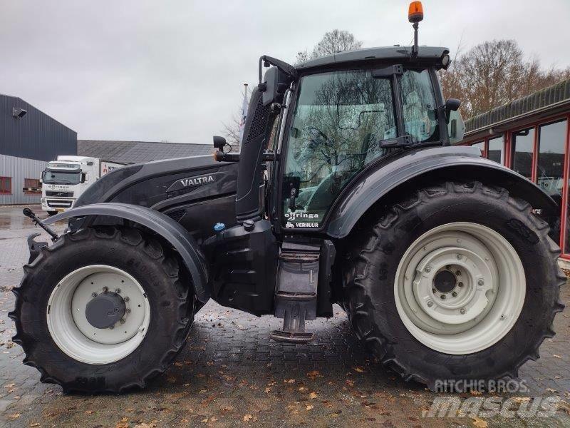 Valtra T 214 D Traktory