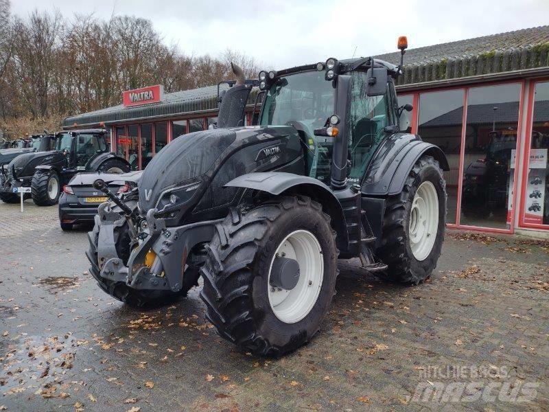 Valtra T 214 D Traktory