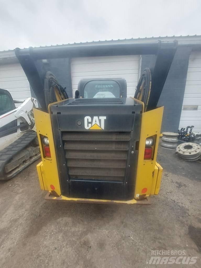 CAT 262D Šmykom riadené nakladače