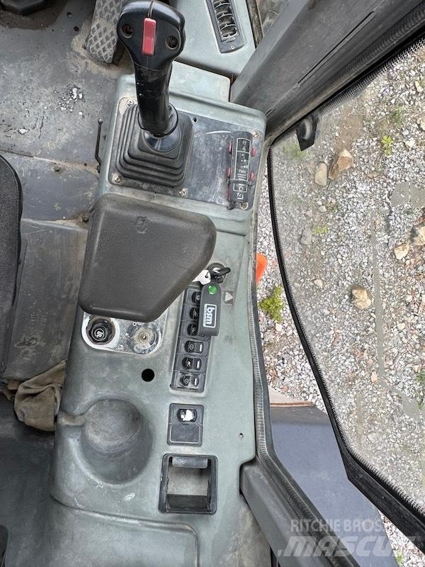 Hitachi LX 290 E Kolesové nakladače