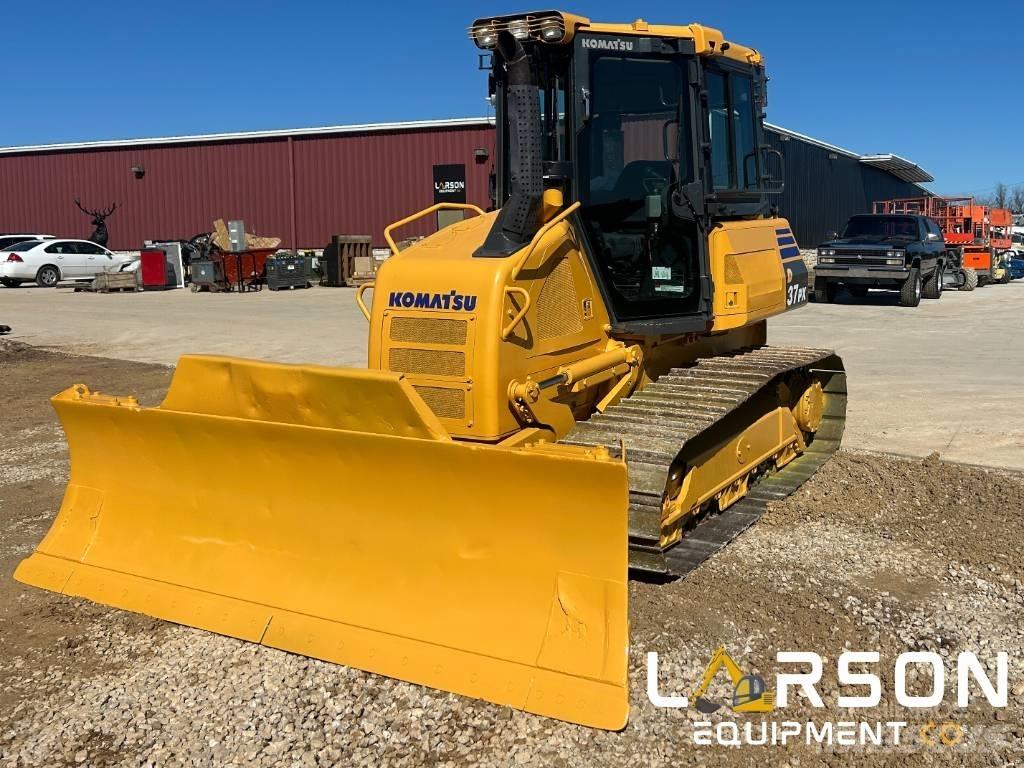 Komatsu D37PX-23 Pásové dozéry