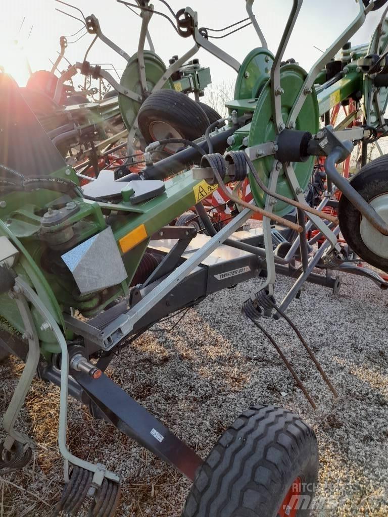 Fendt Twister 901T Obracače a zhrabovače sena
