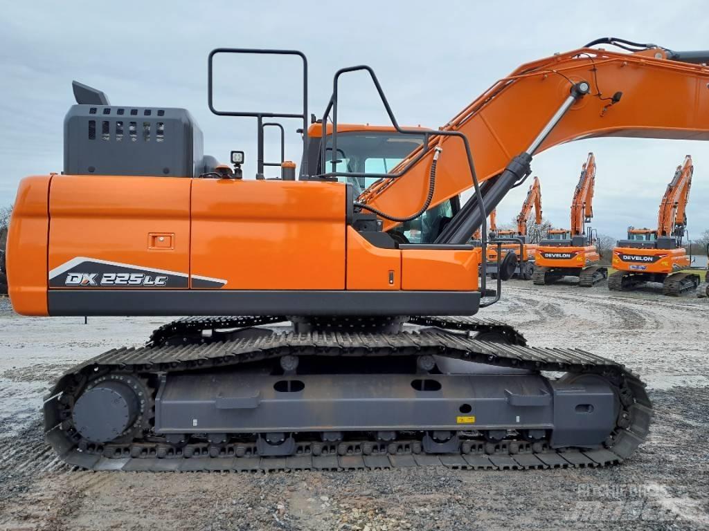 Develon DX 225 LC-7 Pásové rýpadlá