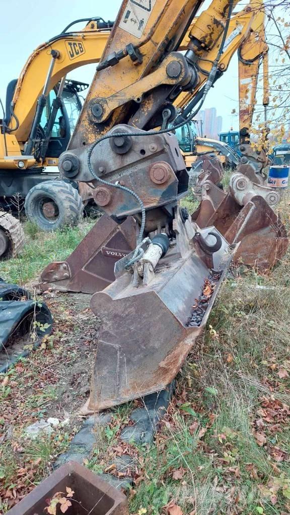 JCB JS 220 LC Pásové rýpadlá