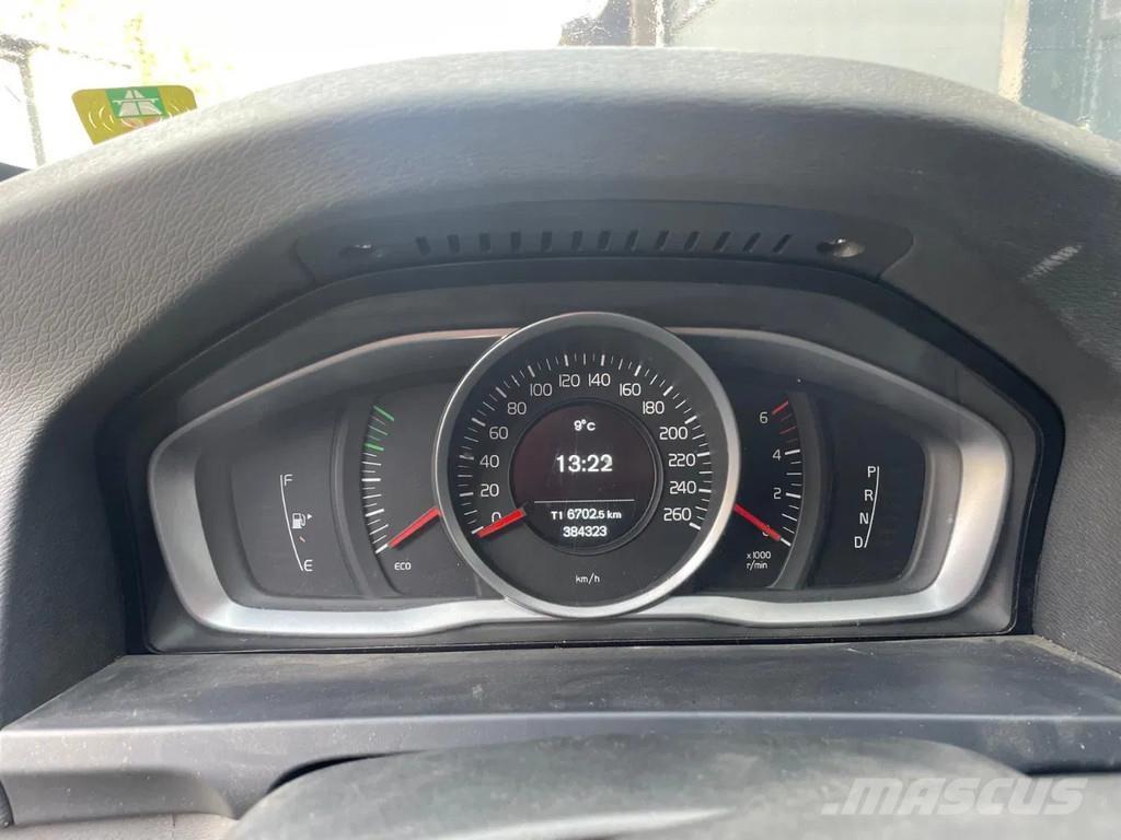 Volvo V60 . Automobily