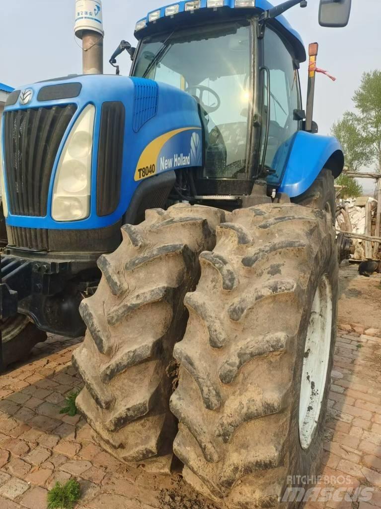 New Holland T8040 Traktory
