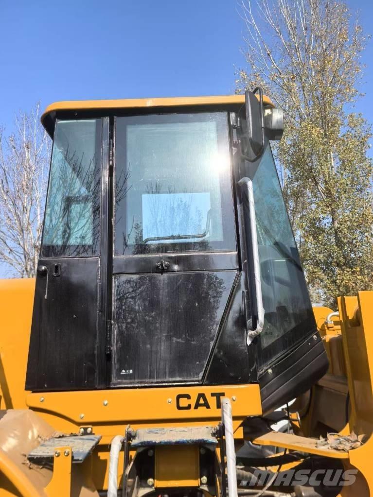 CAT 966H Kolesové nakladače