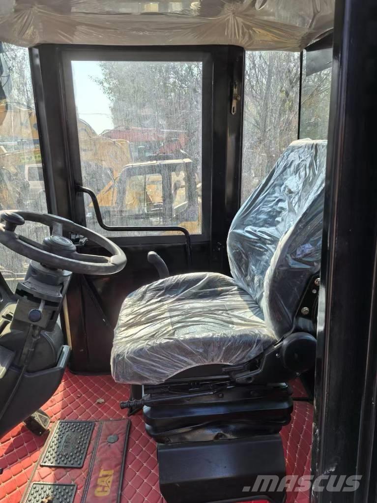 CAT 966H Kolesové nakladače