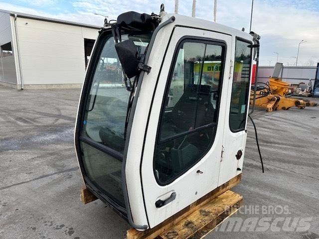 Liebherr R 317 CAB Kabíny a interiér