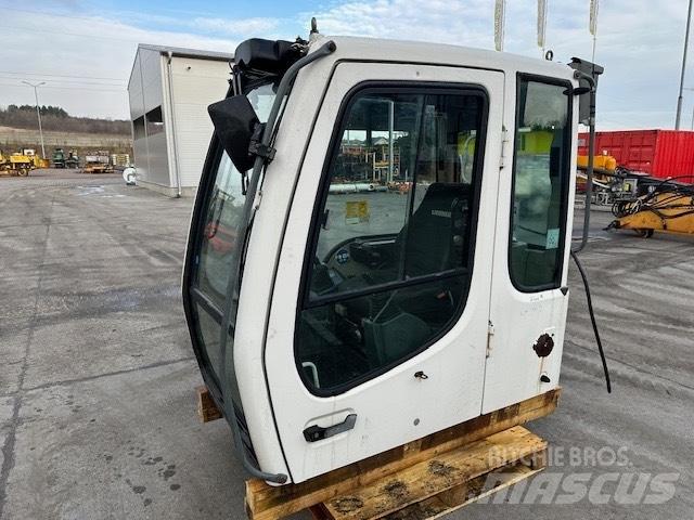 Liebherr R 317 CAB Kabíny a interiér