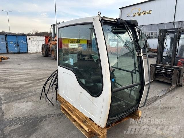 Liebherr R 317 CAB Kabíny a interiér