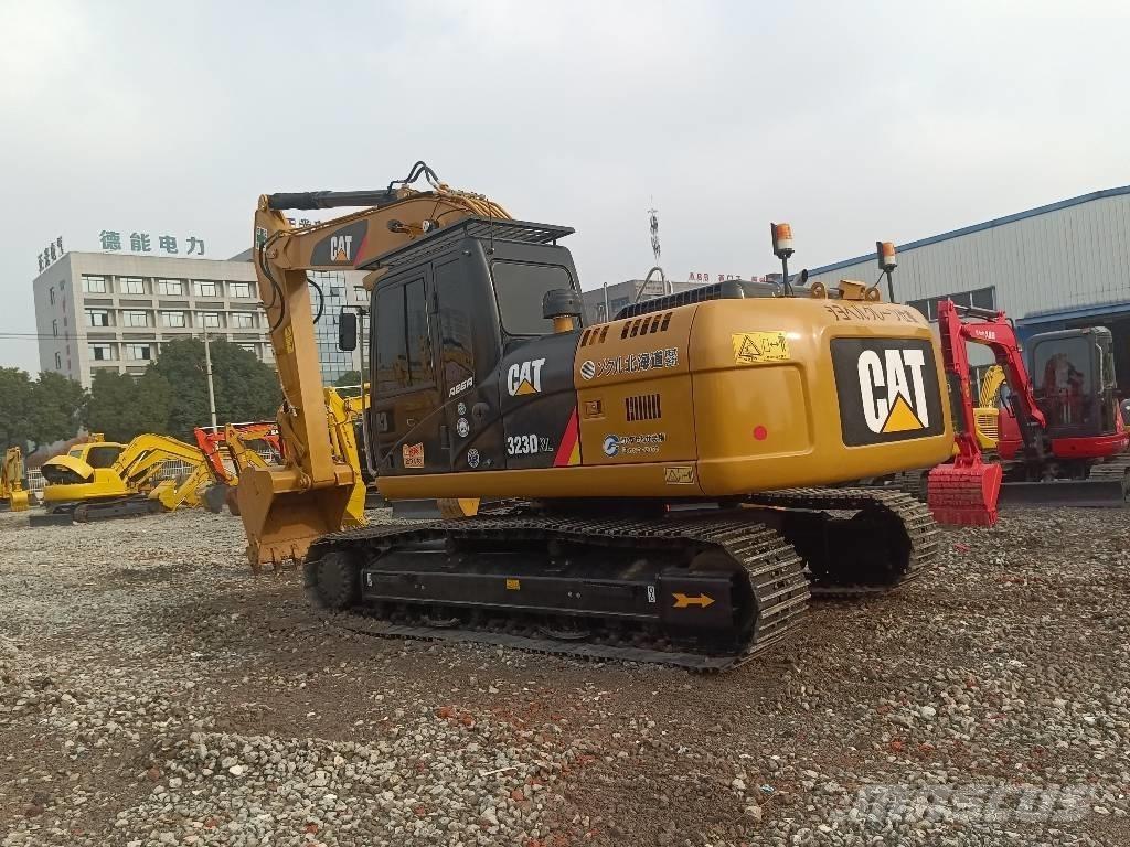CAT 323 D2L Pásové rýpadlá
