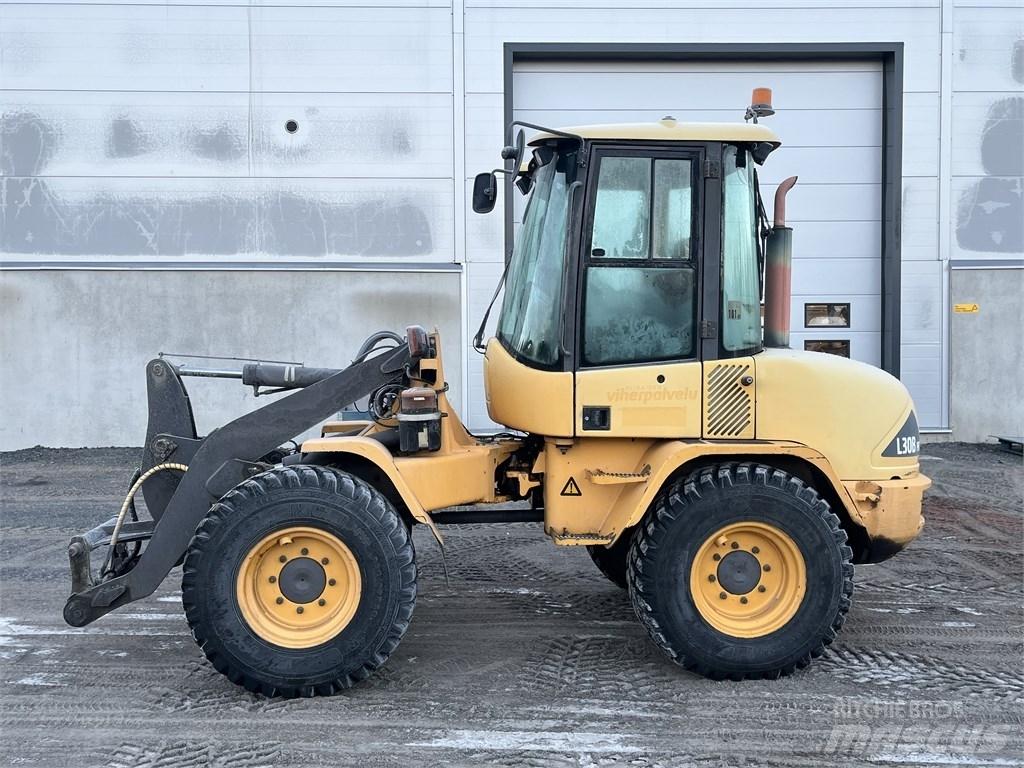 Volvo L 30 B Kolesové nakladače