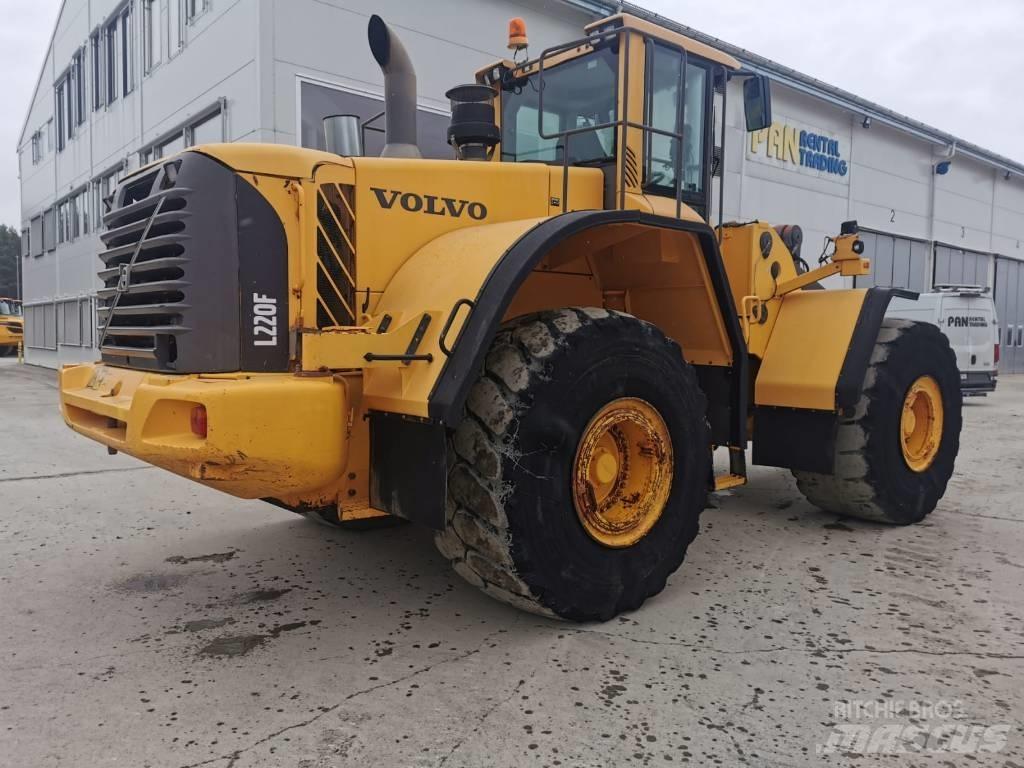 Volvo L220F Kolesové nakladače