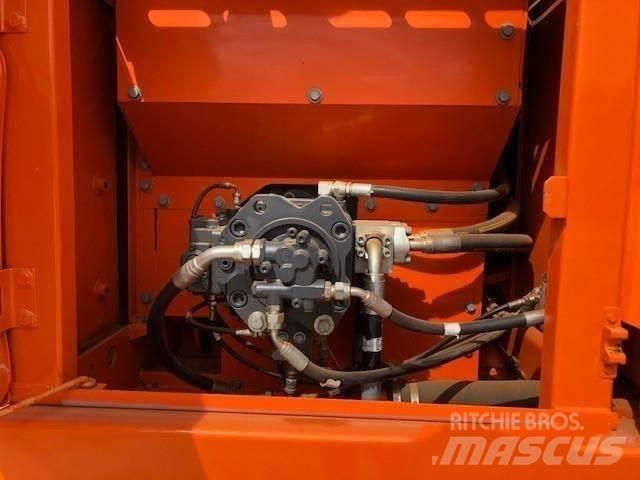 Doosan DX 225 Pásové rýpadlá