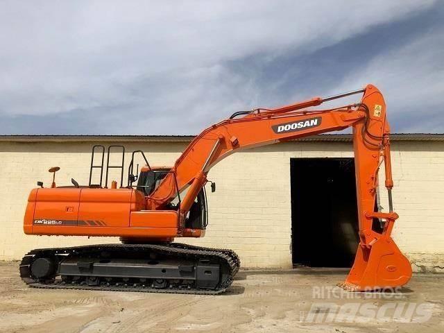 Doosan DX 225 Pásové rýpadlá