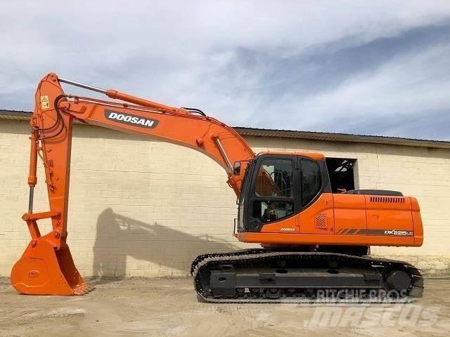 Doosan DX 225 Pásové rýpadlá