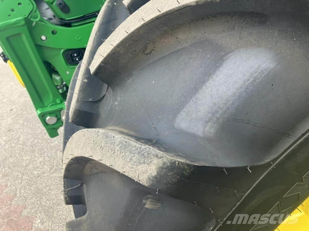 John Deere 6R215 Traktory