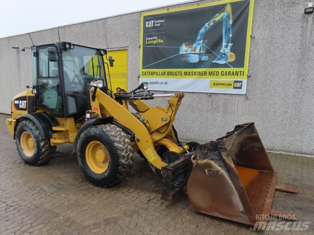 CAT 908M Kolesové nakladače