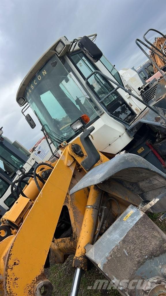 Liebherr L 514 Výložníky a lyžice