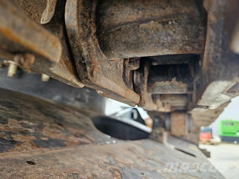 Hitachi ZX 135 US-6 Pásové rýpadlá