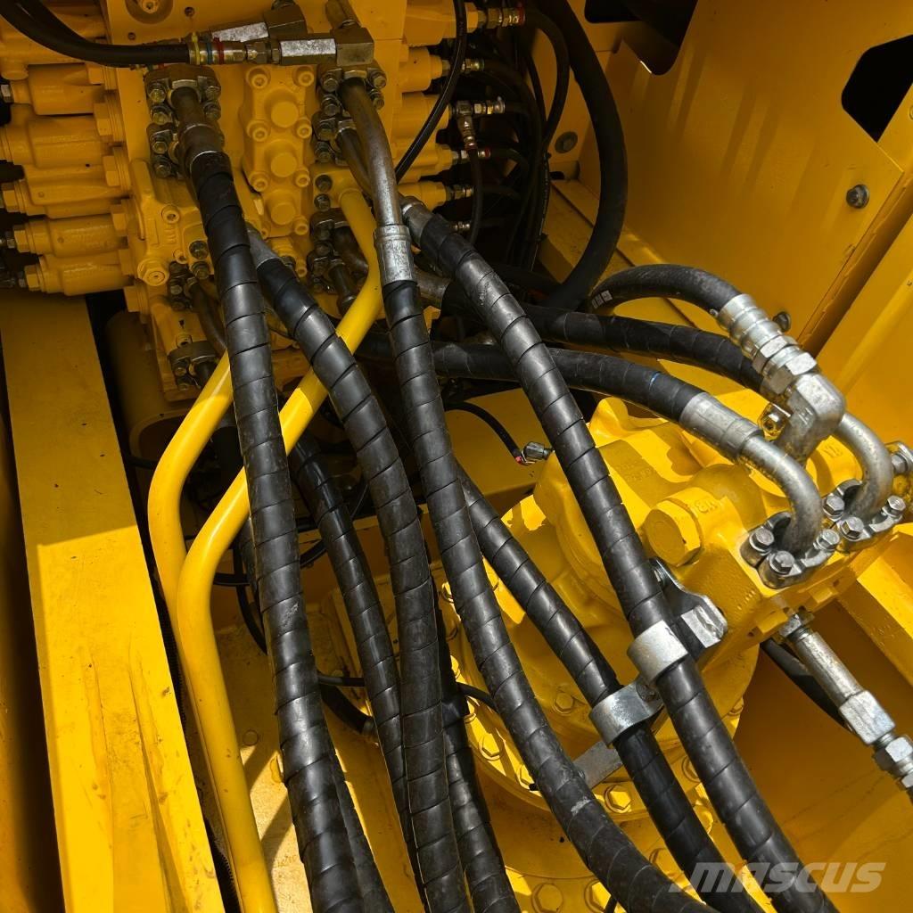 Komatsu 220-8 Pásové rýpadlá