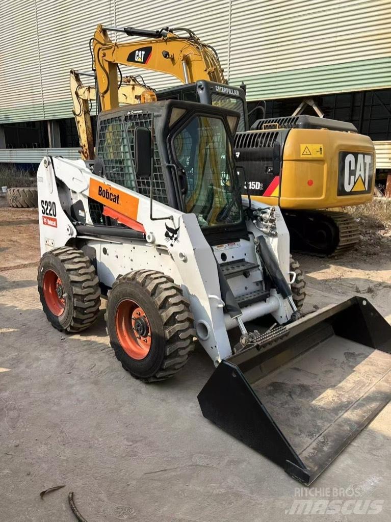 Bobcat S 220 Šmykom riadené nakladače
