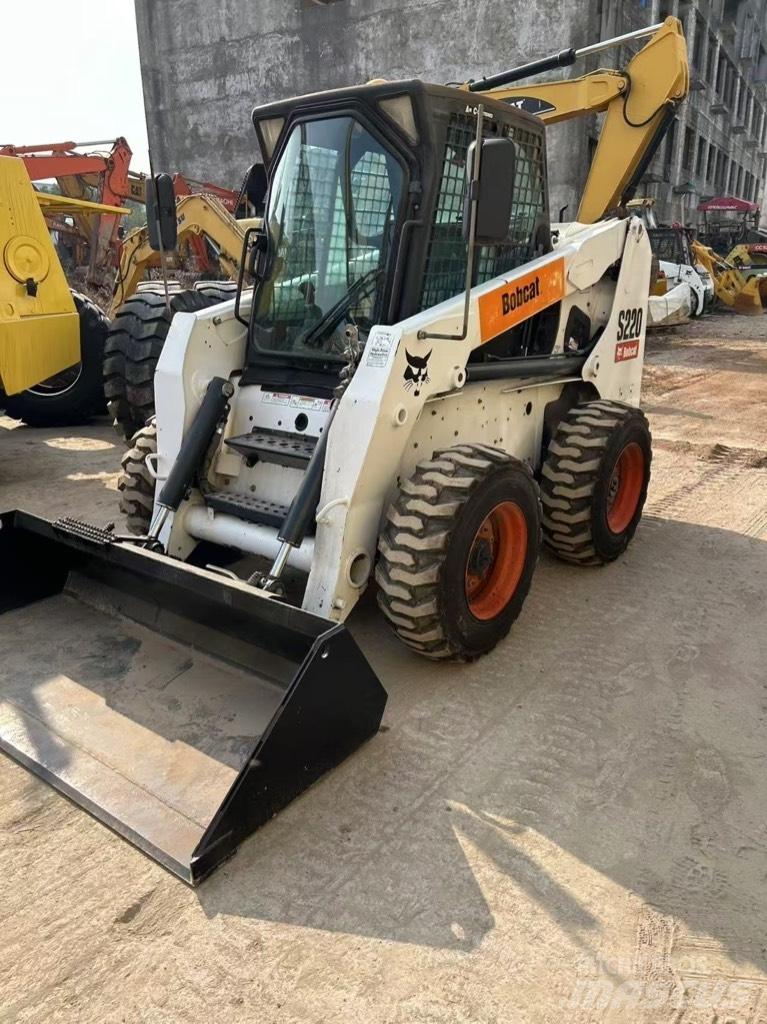 Bobcat S 220 Šmykom riadené nakladače