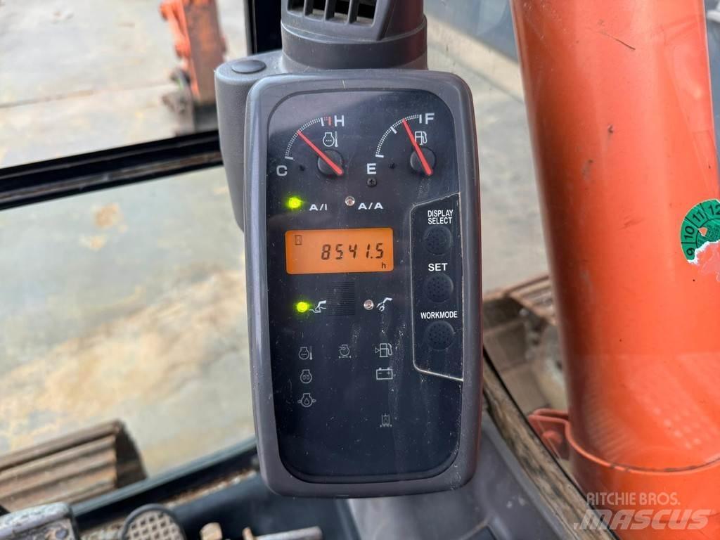 Hitachi ZX135US Pásové rýpadlá
