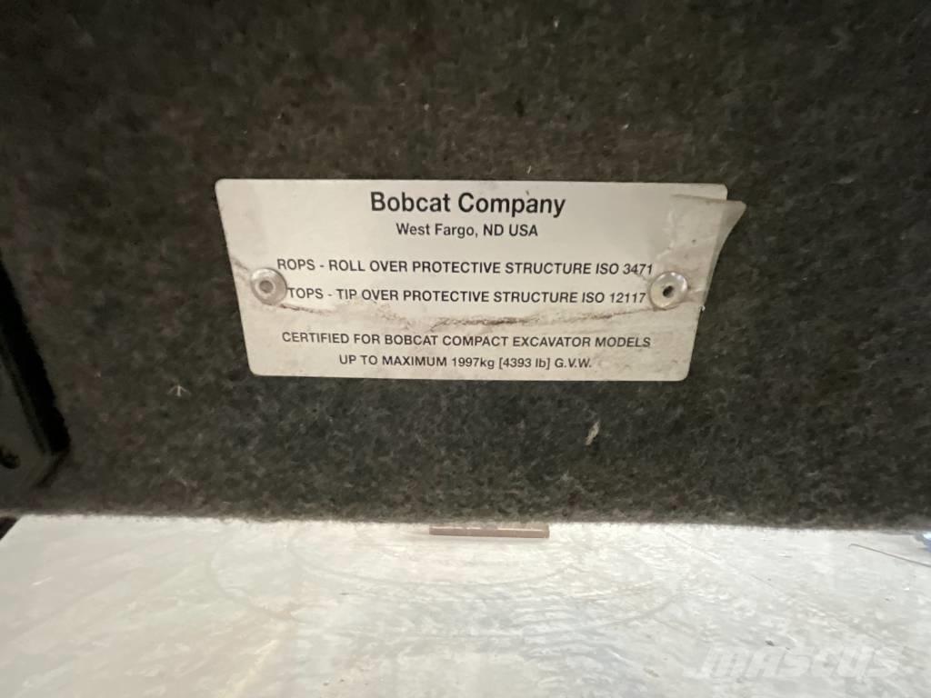 Bobcat E 16 Kabíny a interiér