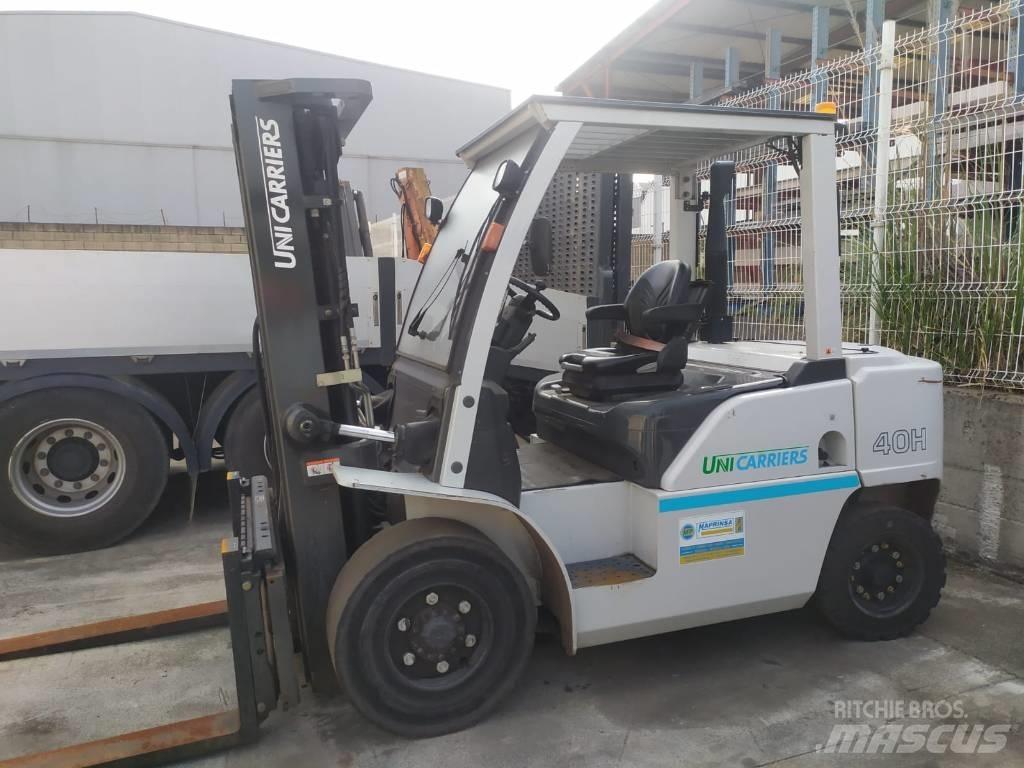 UniCarriers D1F4A40Q Bočný vysokozdvižný vozík