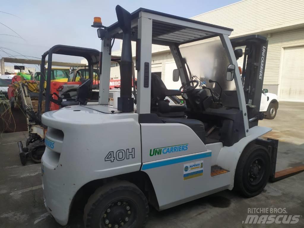 UniCarriers D1F4A40Q Bočný vysokozdvižný vozík