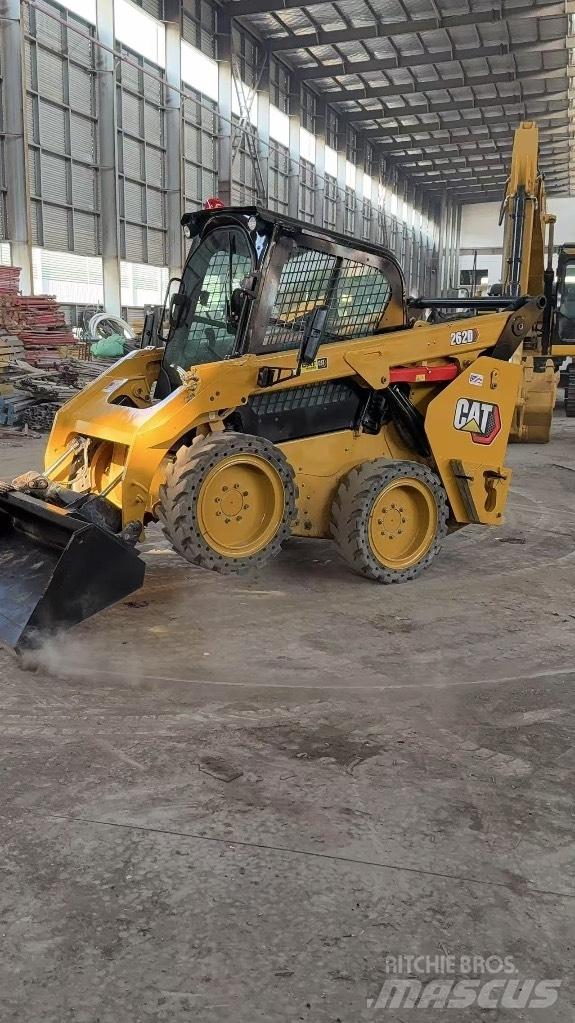 CAT 262 D Šmykom riadené nakladače
