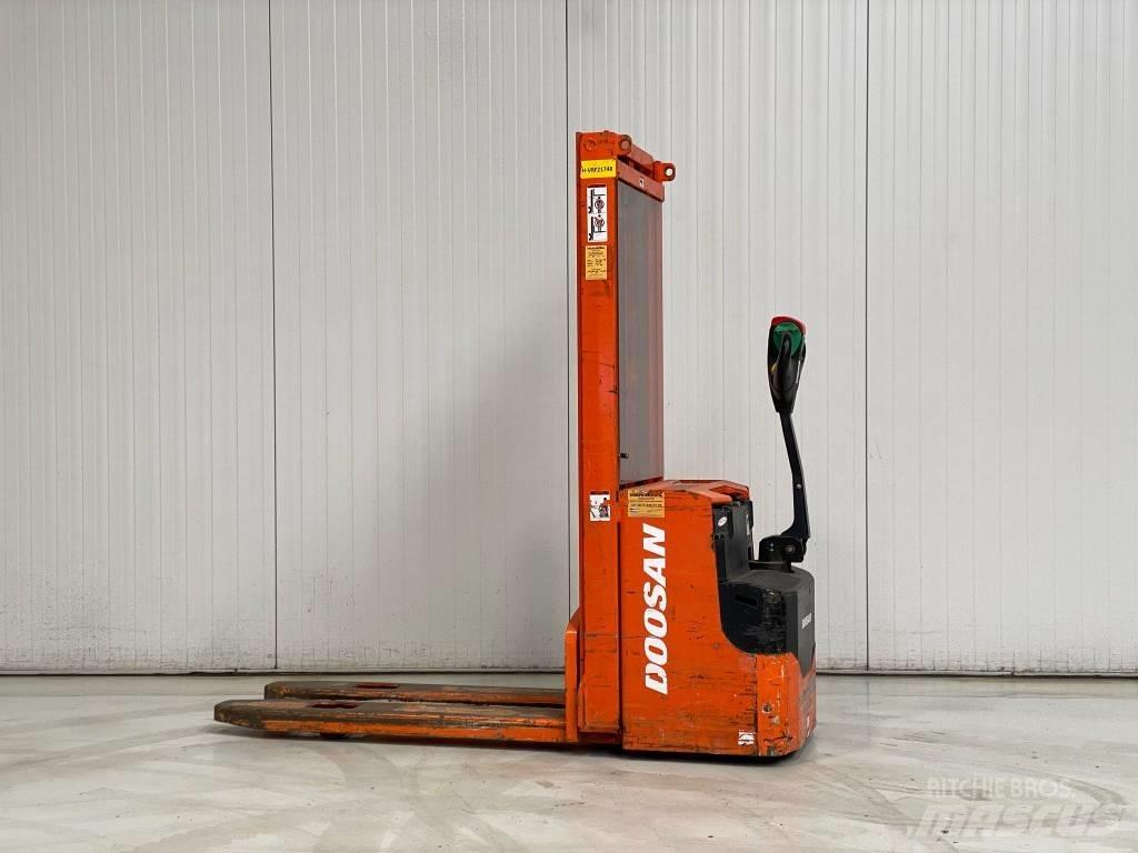 Doosan LEDS12.5C Ručne vedené vysokozdvižné vozíky