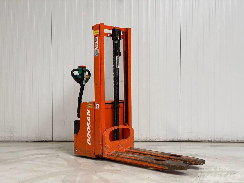 Doosan LEDS12.5C Ručne vedené vysokozdvižné vozíky