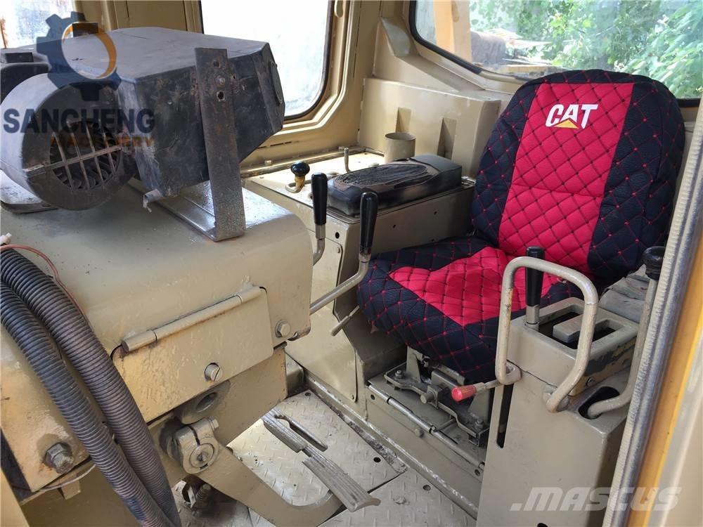 CAT D 8 K Pásové dozéry