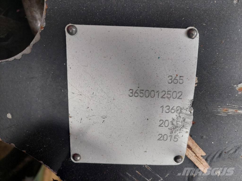 Komatsu 365.1 Žatevné hlavy